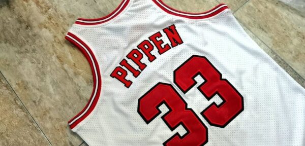 Scottie Pippen Chicago Bulls Throwback Jersey - Image 5