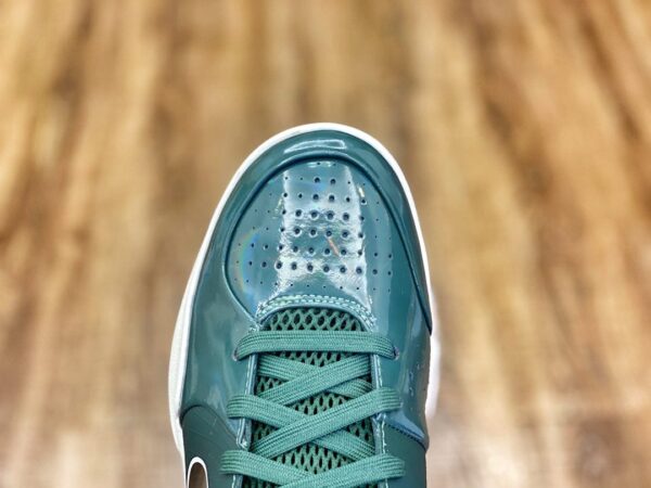 Kobe 4 Undefeated Milwaukee Bucks - Image 4