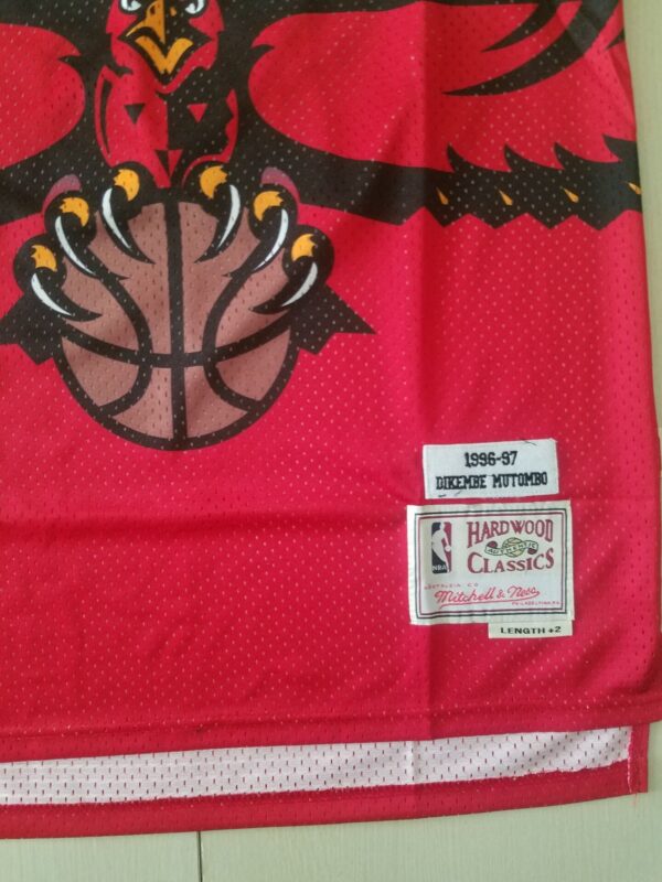 Men's Atlanta Hawks Dikembe Mutombo 1996-97 Hardwood Classics Swingman Jersey - Image 4
