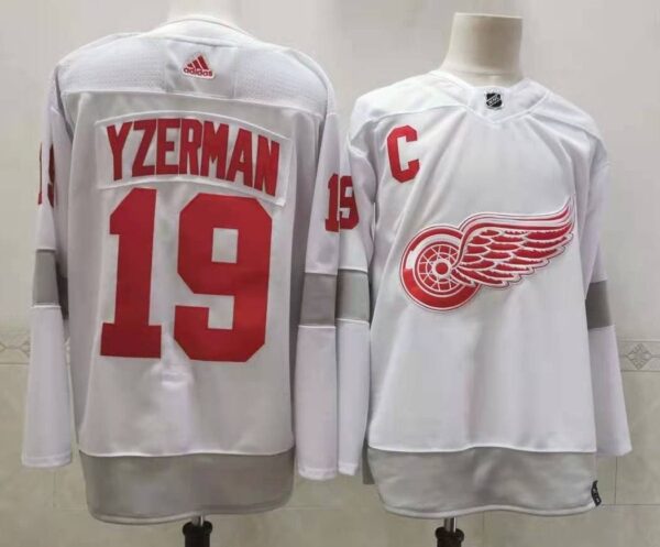 NHL Detroit Red Wings YZERMAN # 19 Jersey