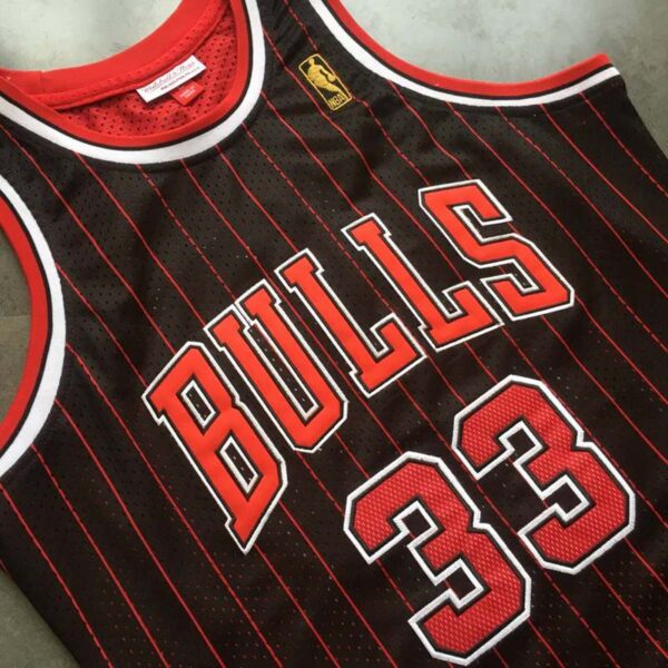 Scottie Pippen Chicago Bulls Throwback Jersey - Image 10