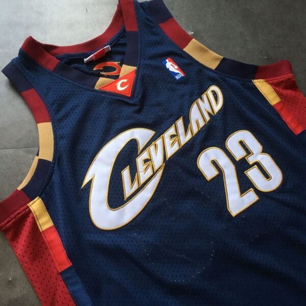 LeBron James Cleveland Cavaliers throwback Jersey - Image 2