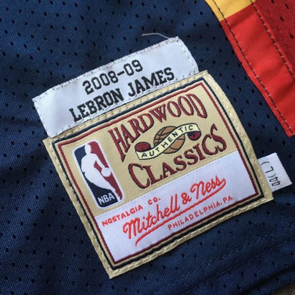 LeBron James Cleveland Cavaliers throwback Jersey - Image 4